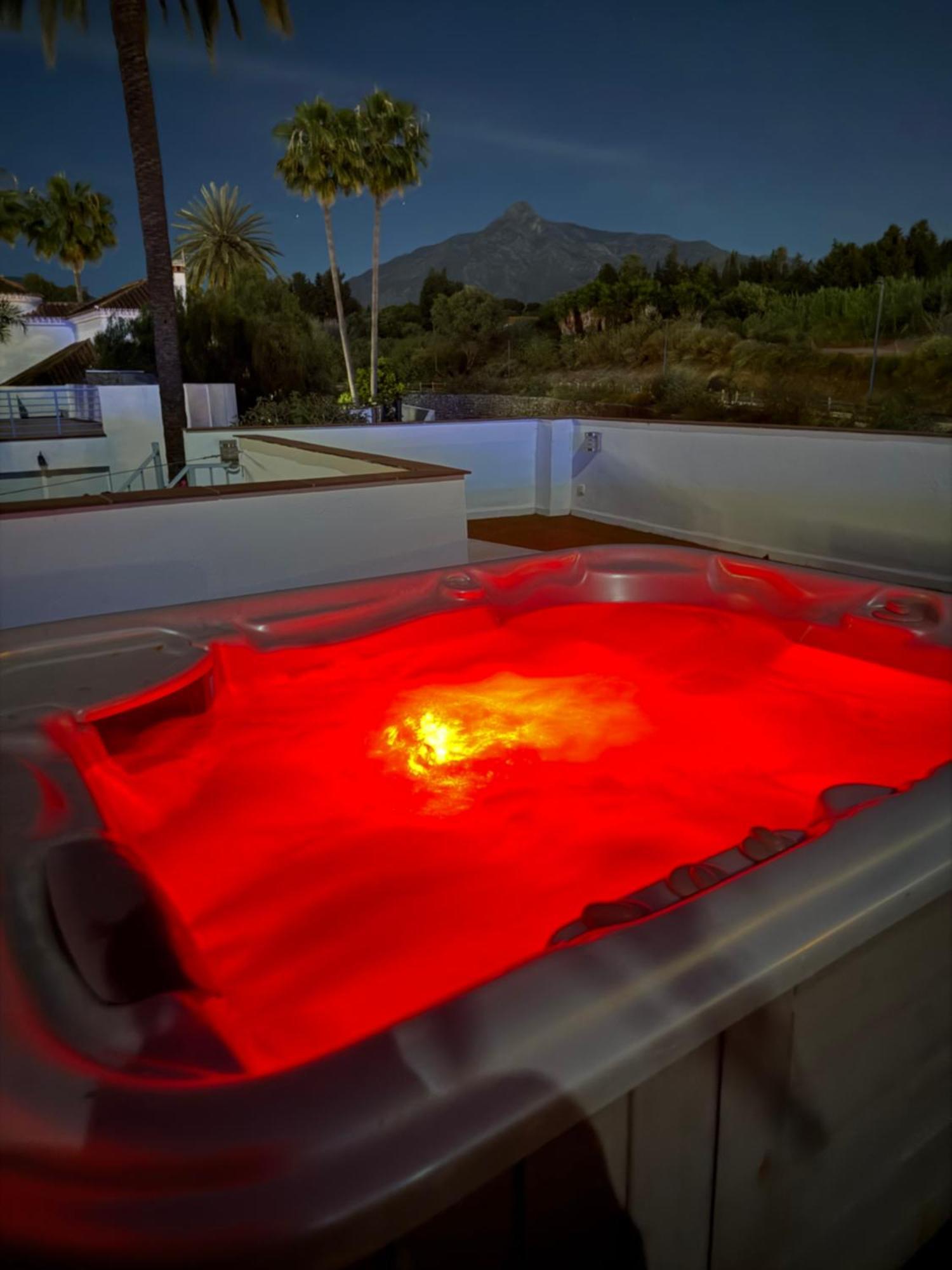 Puerto Banus Jacuzzi Close To Breath And Marbella Arena Exterior foto